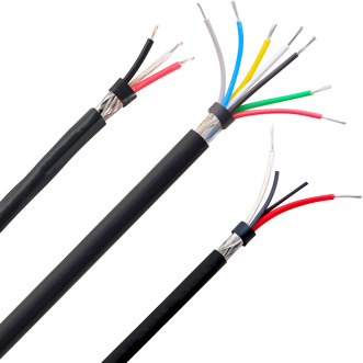 Três tipos de cabos AFT, cada um com um conjunto diferente de fios coloridos internos, todos contra um fundo branco.