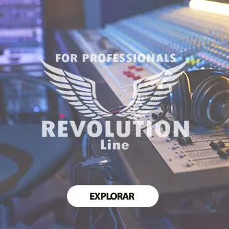 Anúncio promocional com foco em profissionais da música, apresentando a ‘REVOLUTION Line’ sobre um fundo de mesa de mixagem de estúdio, com asas estilizadas e um botão ‘EXPLORAR’, convidando os usuários a descobrir equipamentos de áudio de alta qualidade.Ao colocar o mouse em cima, Cabo de instrumento musical DATALINK da linha REVOLUTION, embalado em fundo amarelo com detalhes em preto e vermelho, destacando-se como um produto profissional com características como ‘COBRE+PURO’ e ‘EXCLUSIVOS CONECTORES DLK’, ideal para performances de alta qualidade.