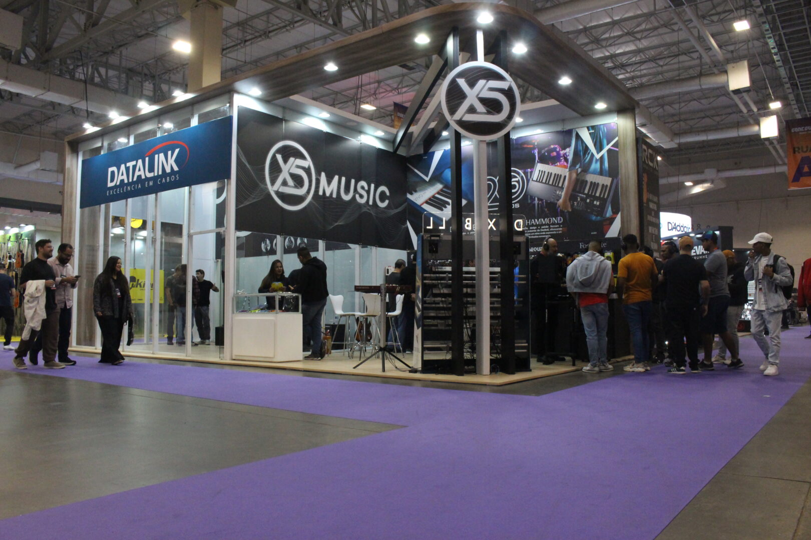 Datalink na Conecta+ Música & Mercado: Parceria com Loja X5 e Autógrafos de Artistas Famosos!