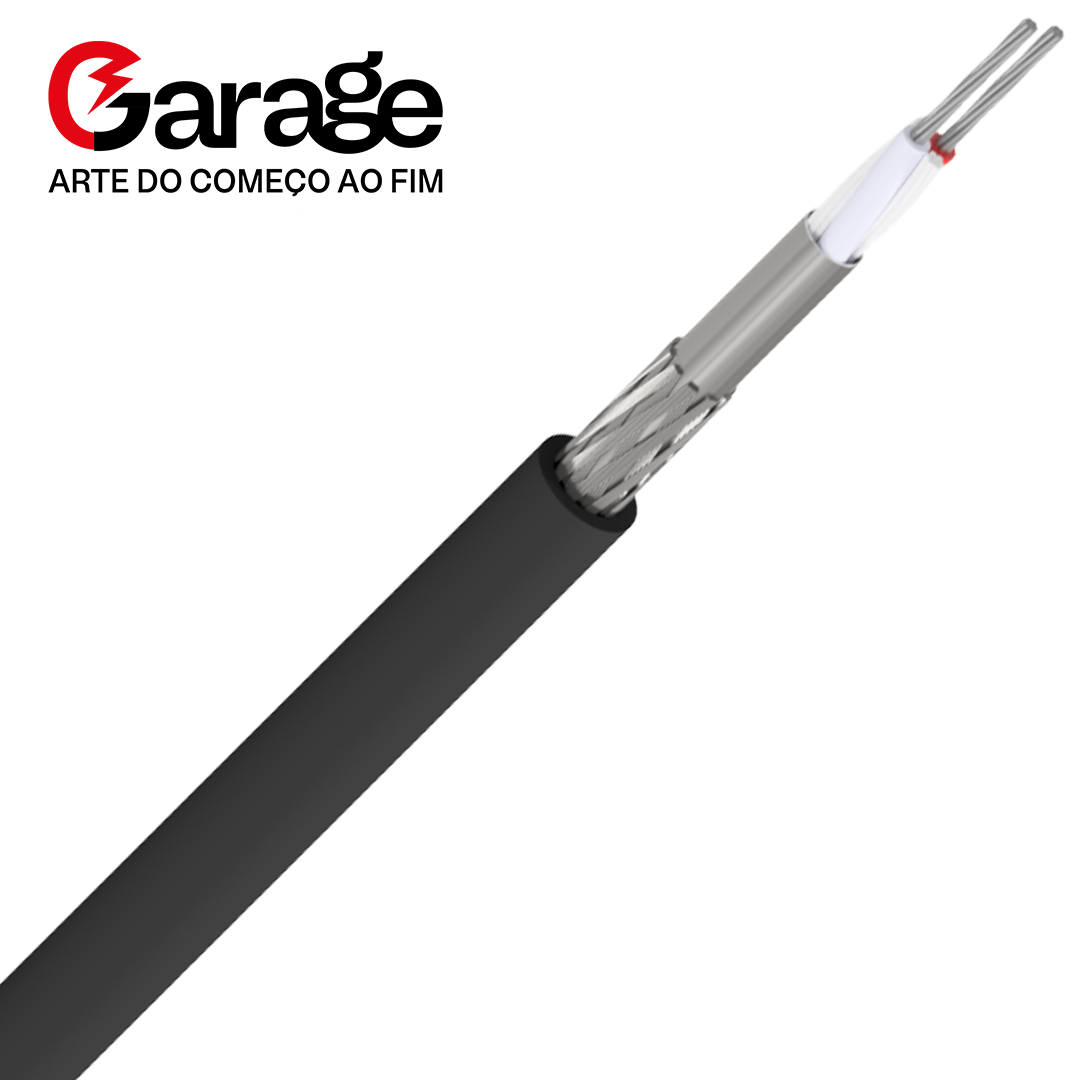 Cabo microfone Garage-Line com revestimento preto, blindagem metálica e condutores internos 0,30mm² isolados em branco e vermelho. Logotipo 'Garage' com o slogan 'Arte do Começo ao Fim' no canto superior esquerdo.