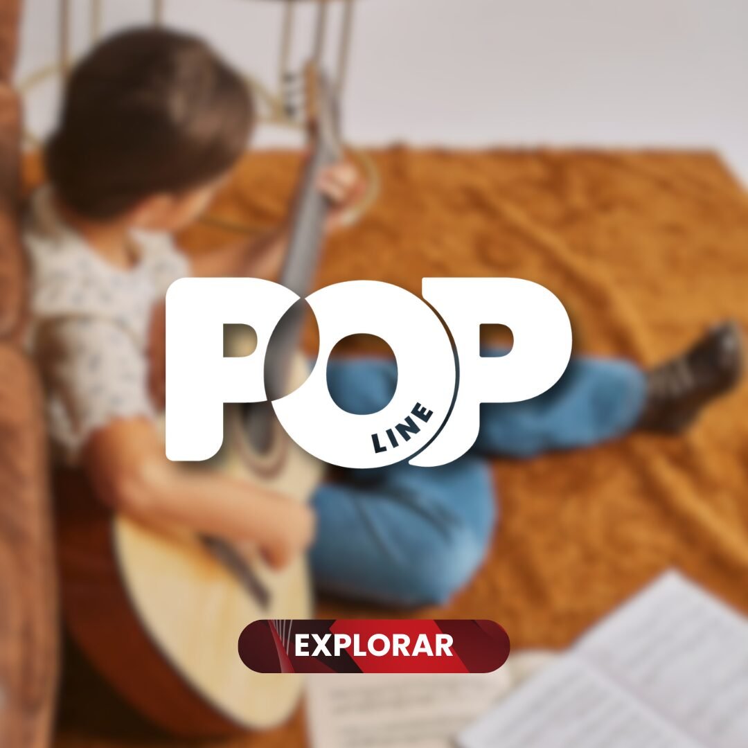 Pessoa desfocada toca violão sentada no tapete; sobreposição do logo POP LINE em branco e botão vermelho escrito EXPLORAR.